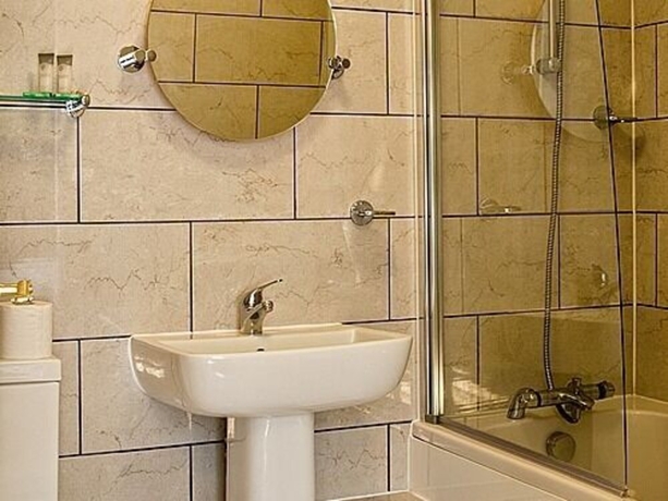 Imagen de la habitación del Hotel Olivers Lodge. Foto 16