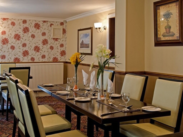 Imagen del bar/restaurante del Hotel Olivers Lodge. Foto 3