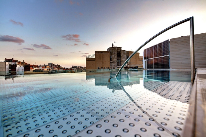 Imagen de la piscina del Hotel Olivia Balmes. Foto 16