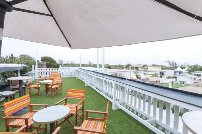 Imagen de los exteriores del Hotel Oliwood Beach. Foto 12