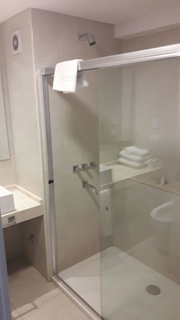 Imagen de la habitación del Hotel Olmos Suites. Foto 3