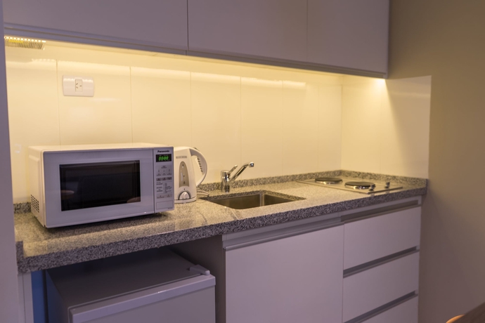 Imagen de la habitación del Hotel Olmos Suites. Foto 4