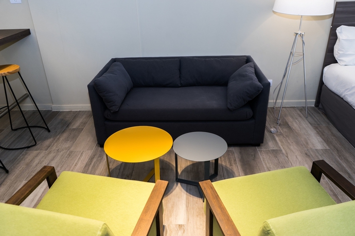 Imagen de la habitación del Hotel Olmos Suites. Foto 7