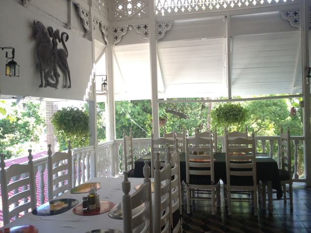 Imagen del bar/restaurante del Hotel Oloffson. Foto 4