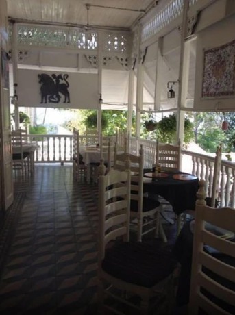 Imagen del bar/restaurante del Hotel Oloffson. Foto 5