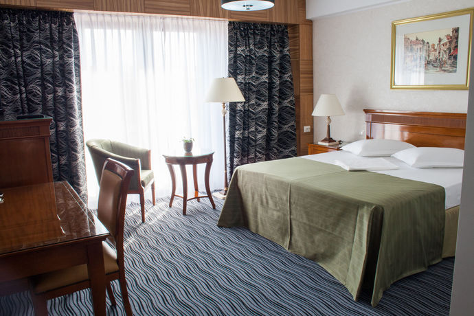 Imagen de la habitación del Hotel Oltenia. Foto 14