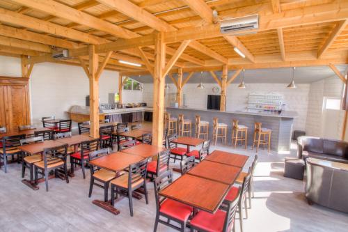 Imagen del bar/restaurante del Hotel Olydea Les Epesses. Foto 4