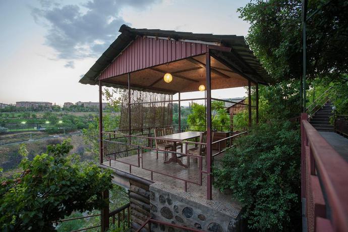 Imagen de los exteriores del Hotel Olympia Garden, Ereván. Foto 18