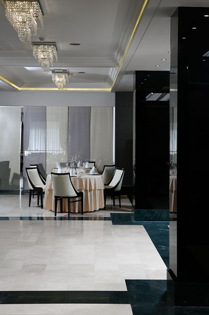 Imagen de los interiores del Hotel Olympia Golden Beach and Spa. Foto 8