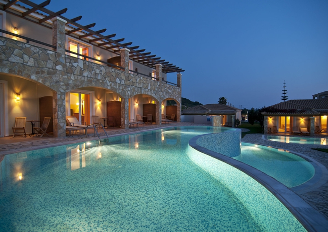 Imagen de la piscina del Hotel Olympia Golden Beach and Spa. Foto 9