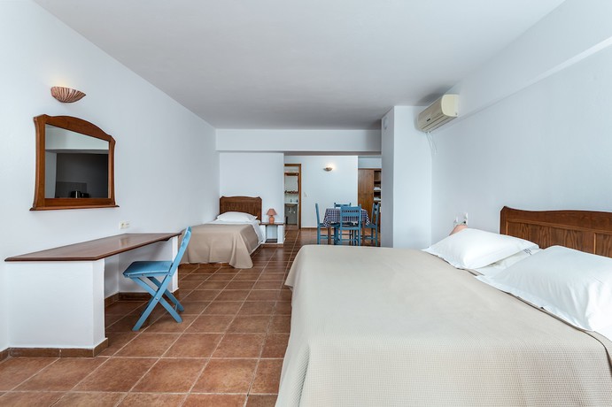Imagen de la habitación del Hotel Olympia Mare. Foto 8