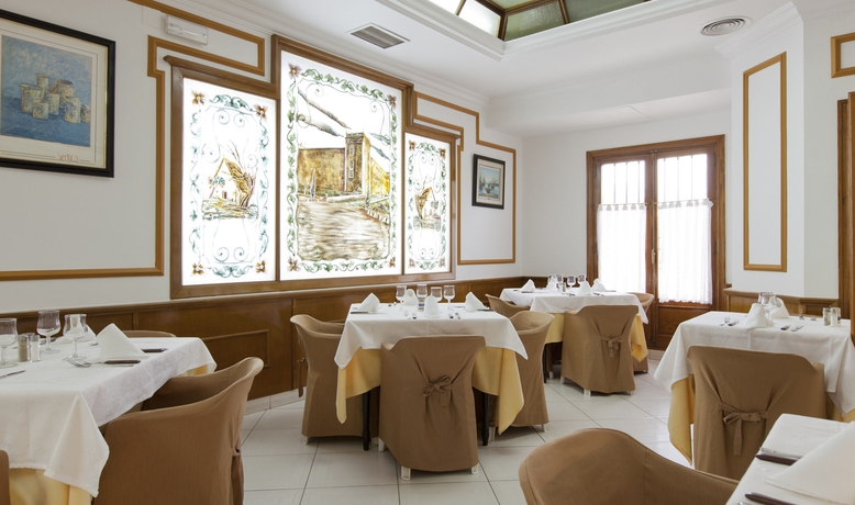 Imagen del bar/restaurante del Hotel Olympia Ronda Ii. Foto 4