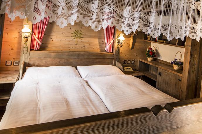 Imagen de la habitación del Hotel Olympia, SAAS-ALMAGELL. Foto 4