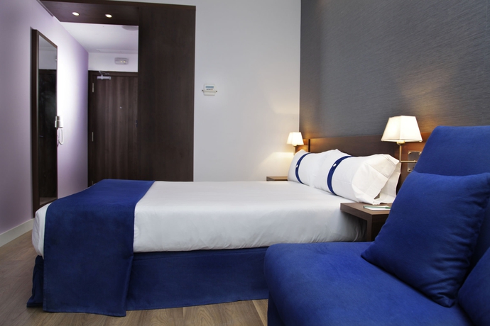 Imagen de la habitación del Hotel Olympia Universidades. Foto 15