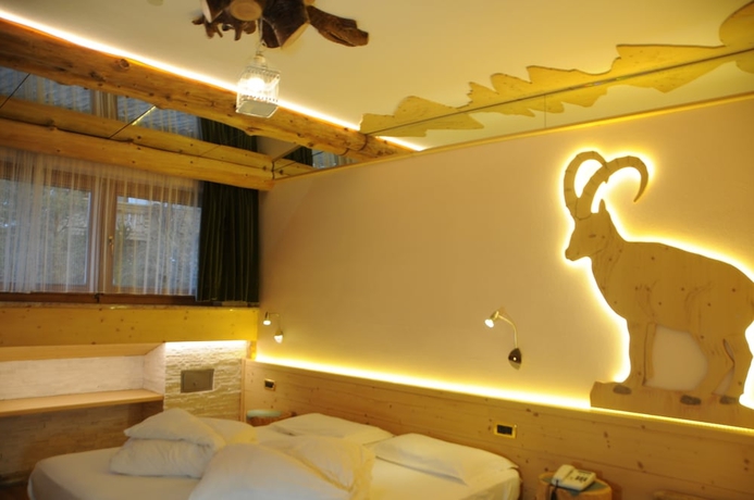 Imagen de la habitación del Hotel Olympia, Varda. Foto 8