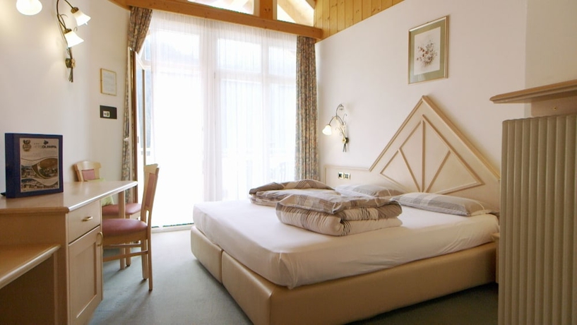 Imagen de la habitación del Hotel Olympia, Varda. Foto 11