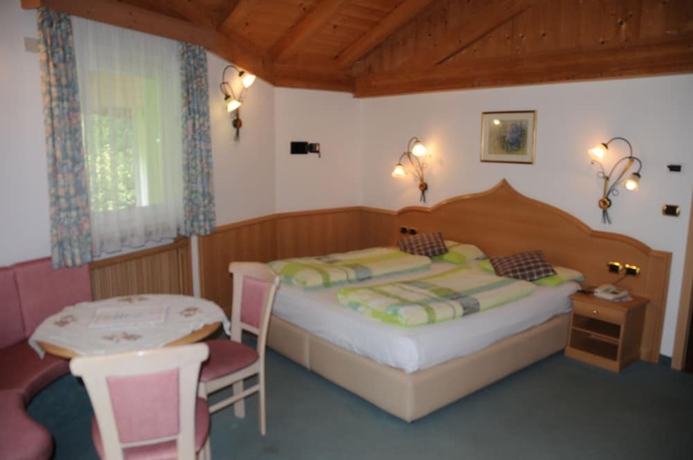 Imagen de la habitación del Hotel Olympia, Varda. Foto 16