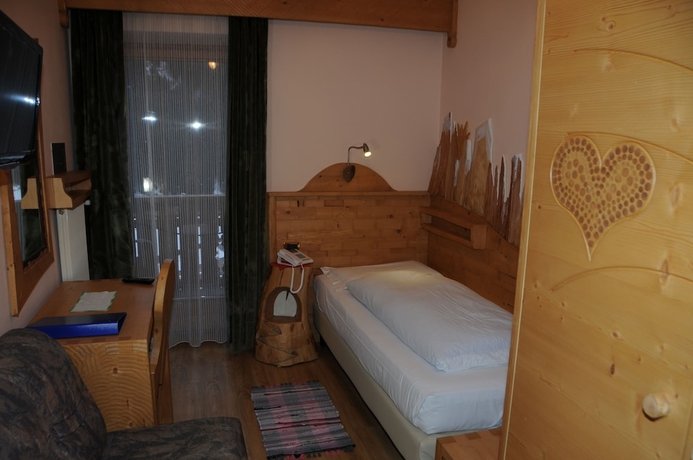 Imagen de la habitación del Hotel Olympia, Varda. Foto 18