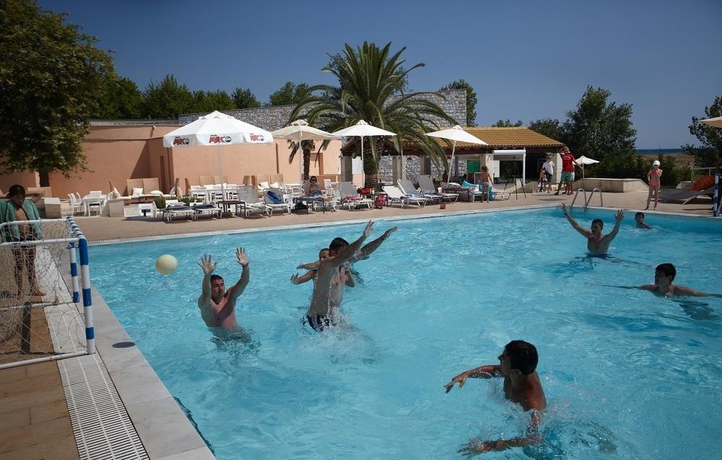 Imagen general del Hotel Olympian Bay Grand Resort. Foto 2