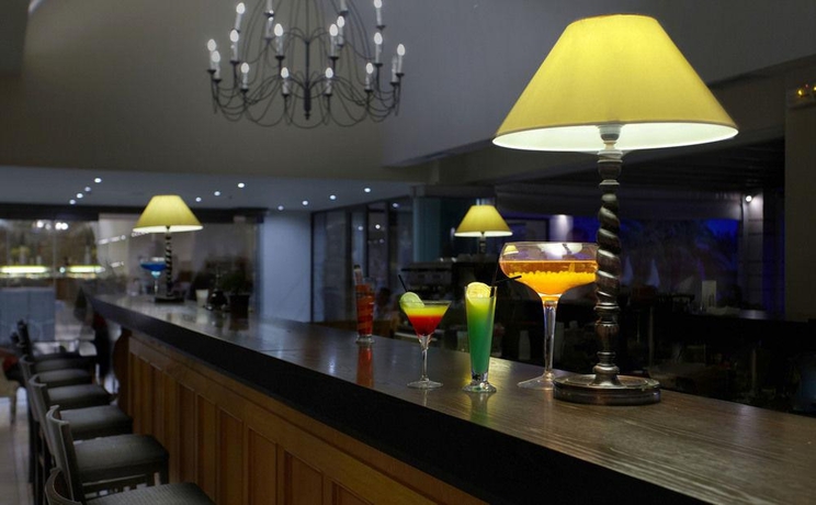 Imagen general del Hotel Olympian Bay Grand Resort. Foto 8