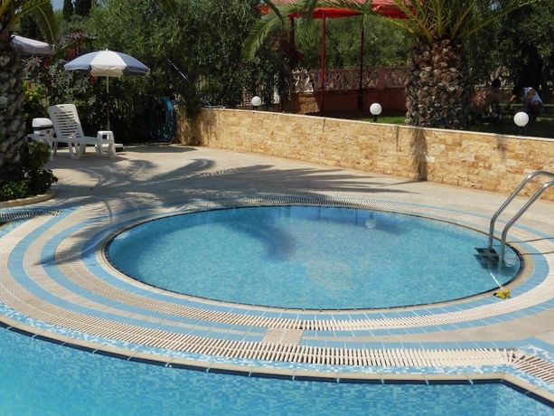 Imagen de la piscina del Hotel Olympic Bibis. Foto 19