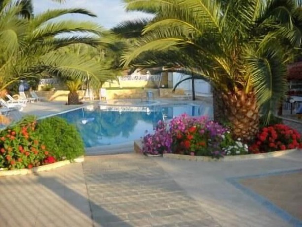 Imagen de la piscina del Hotel Olympic Bibis. Foto 20