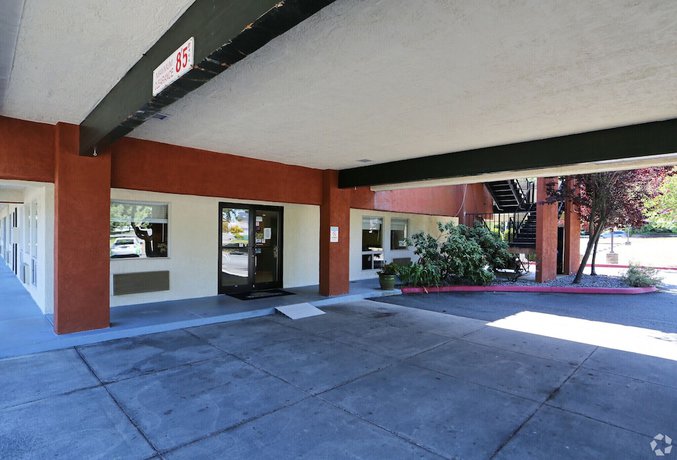Imagen de los interiores del Hotel Olympic Inn And Suites, Port Angeles. Foto 19