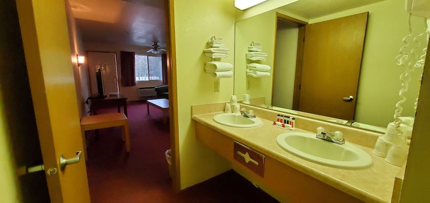 Imagen de la habitación del Hotel Olympic Inn And Suites, Port Angeles. Foto 9