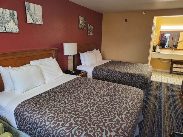 Imagen de la habitación del Hotel Olympic Inn And Suites, Port Angeles. Foto 17