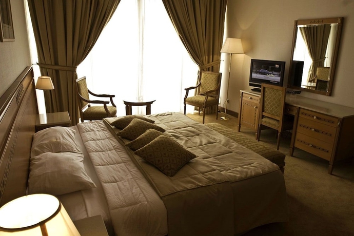 Imagen de la habitación del Hotel Olympic Palace. Foto 5