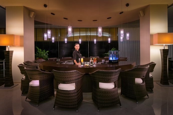 Imagen del bar/restaurante del Hotel Olympic Palace Resort and Convention Center. Foto 6