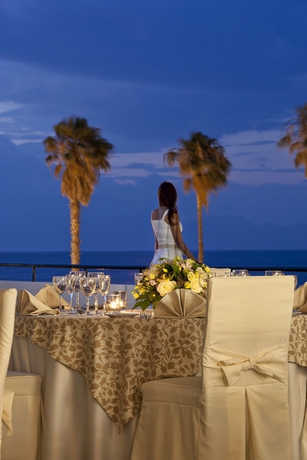 Imagen del bar/restaurante del Hotel Olympic Palace Resort and Convention Center. Foto 7