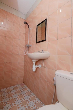 Imagen de la habitación del Hotel Olympic, Sekayu. Foto 11