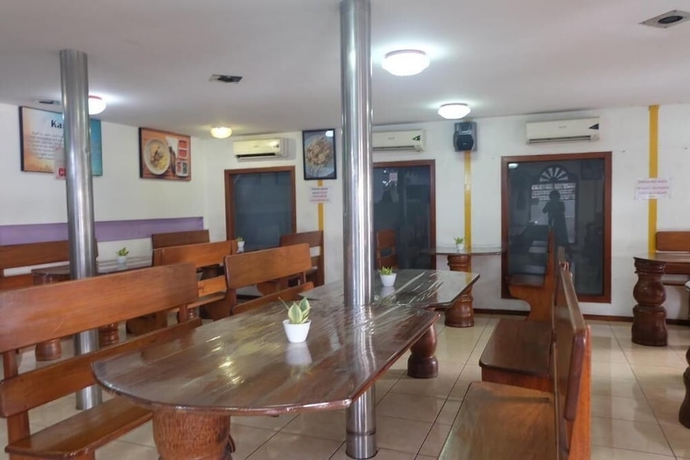 Imagen del bar/restaurante del Hotel Olympic, Sekayu. Foto 1