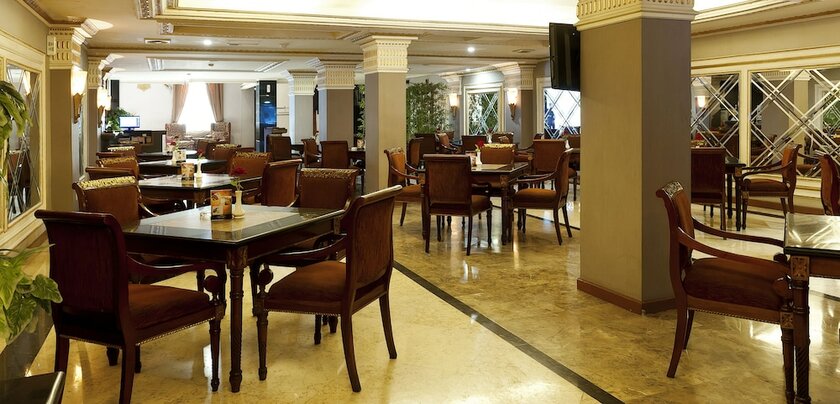 Imagen del bar/restaurante del Hotel Olympic, Tangki. Foto 12