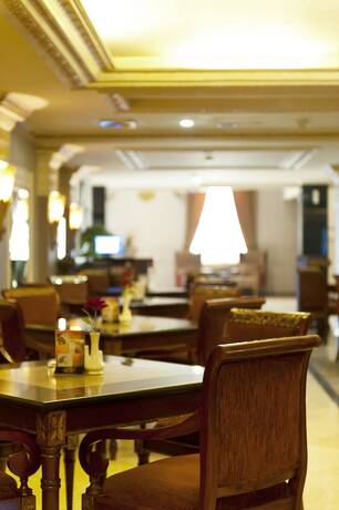 Imagen del bar/restaurante del Hotel Olympic, Tangki. Foto 13