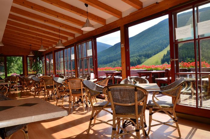 Imagen de la piscina del Hotel Olympie. Foto 10