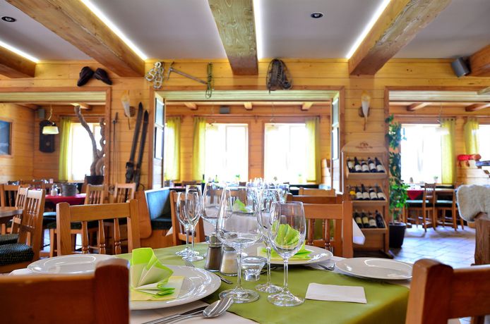 Imagen de la piscina del Hotel Olympie. Foto 11