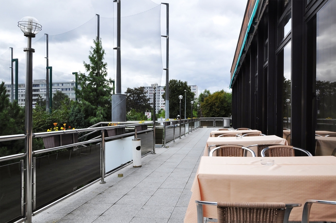 Imagen de los exteriores del Hotel Olympik. Foto 5