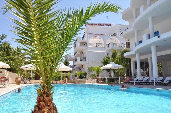 Imagen de la piscina del Hotel Olympion Melathron. Foto 15