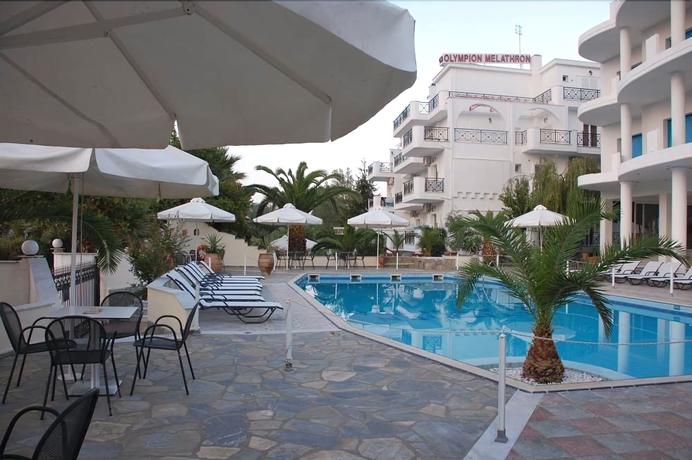 Imagen de la piscina del Hotel Olympion Melathron. Foto 16