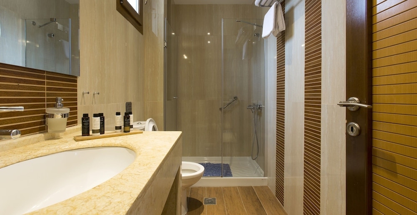 Imagen de la habitación del Hotel Olympion Sunset. Foto 11