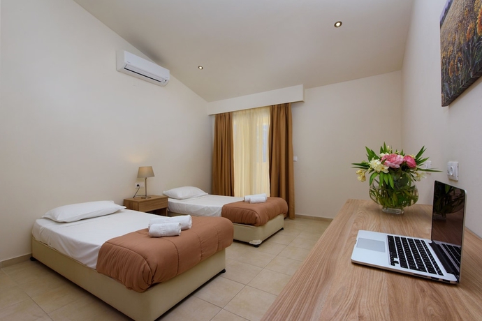 Imagen de la habitación del Hotel Olympion Village. Foto 9