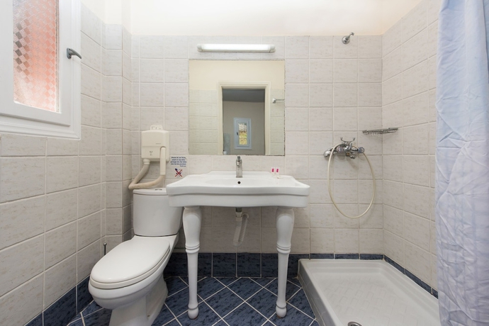 Imagen de la habitación del Hotel Olympion Village. Foto 11