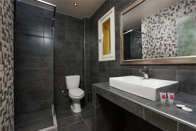 Imagen de la habitación del Hotel Olympion Village. Foto 14