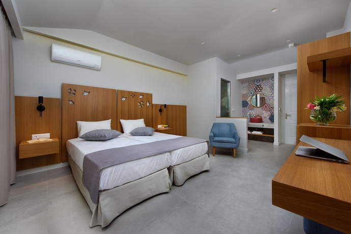 Imagen de la habitación del Hotel Olympion Village. Foto 16