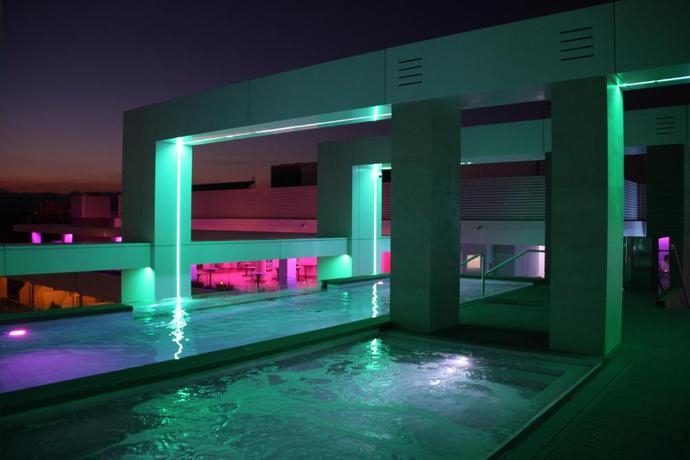 Imagen de los exteriores del Hotel Olympus Palace. Foto 8