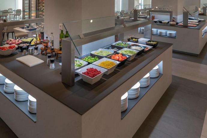 Imagen del bar/restaurante del Hotel Olympus Palace. Foto 2