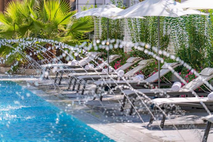 Imagen de los exteriores del Hotel Olympus Palace. Foto 10