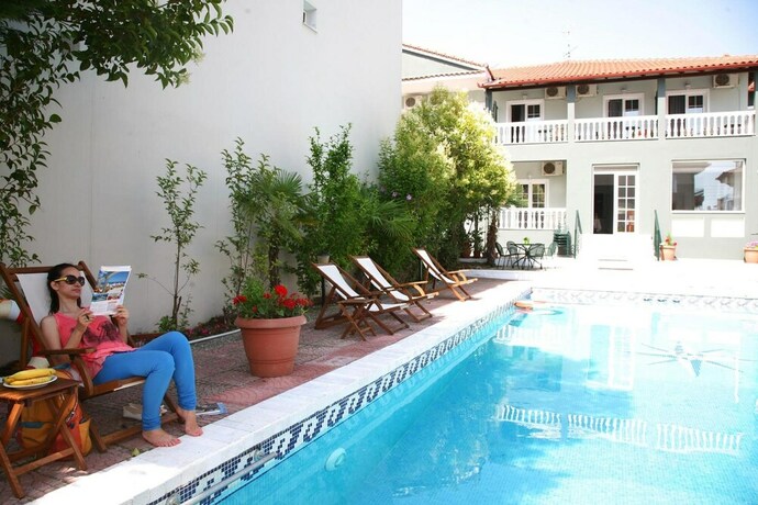 Imagen de la piscina del Hotel Olympus Villa Drosos. Foto 33